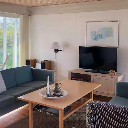 Three-bedroom Holiday In Allingabro 2